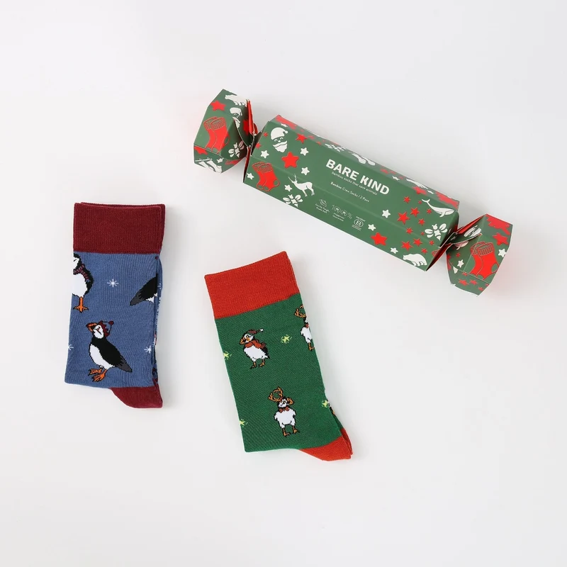 Bare Kind Weihnachtsknaller-Socken mit blauem und grünem Papageientaucher-Motiv aus Bambus | 2er-Pack