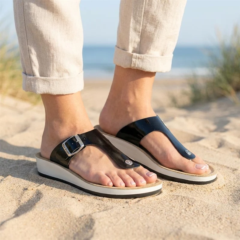 Fly Flot Toe Post Sandals - FLY37045 / 323 200 - Black Patent