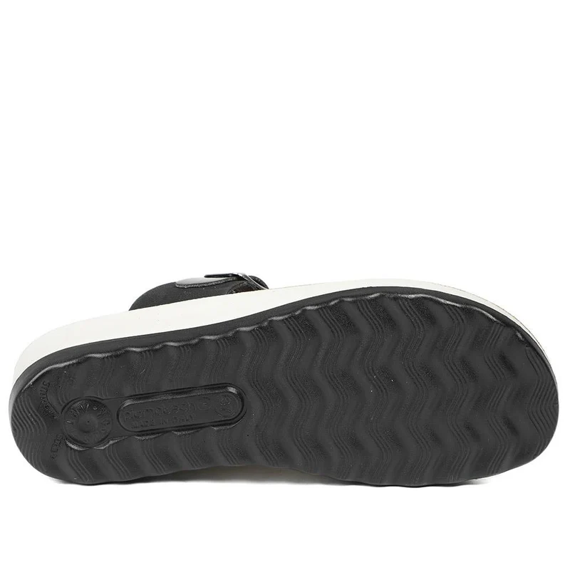 Fly Flot Toe Post Sandals - FLY37045 / 323 200 - Black Patent