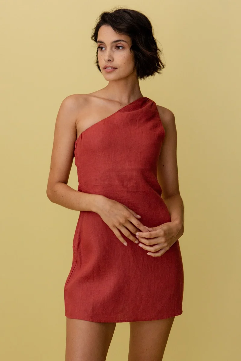 Juni | Elegantes kurzes Sommerkleid