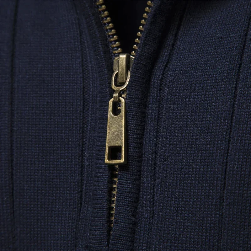 Zippie - Stylischer Bodyfit-Pullover mit Reißverschluss für Männer