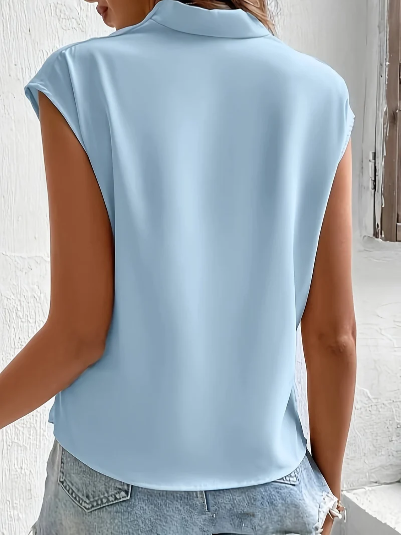 Emilia | Hellblaue Wickelbluse