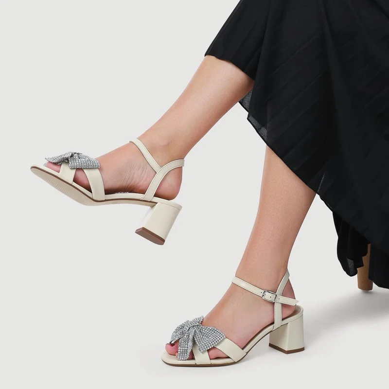 Juliana Smart Buckled Leather Sandals - JULIANA / 328 216 - Cream