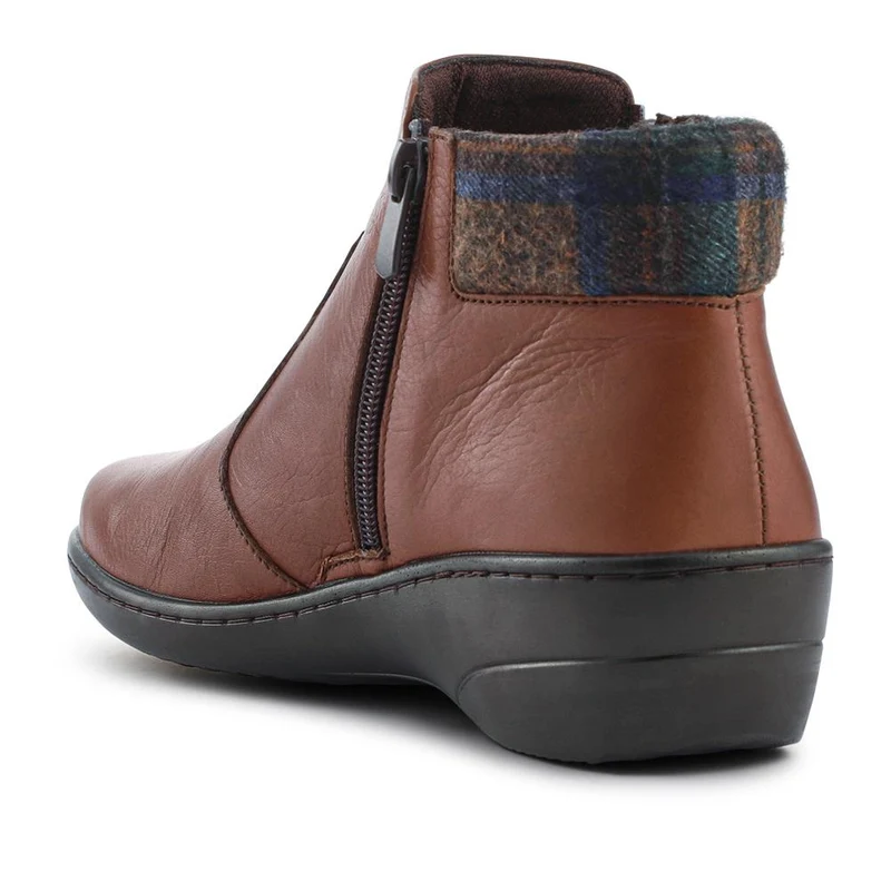 Wide-Fit Leather Lightweight Ankle Boots - LUCK42000 / 328 506 - Tan