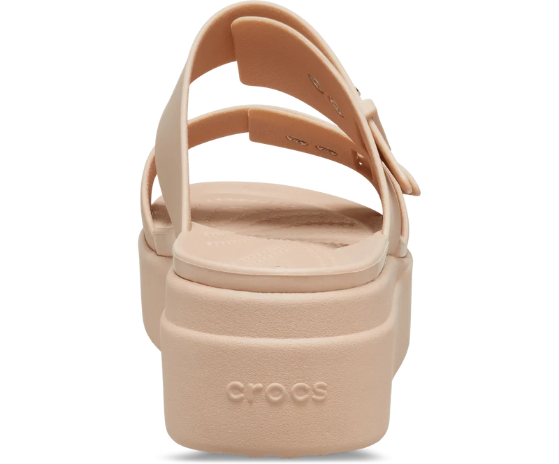 CROCS Unisex Brooklyn Sandalen mit niedrigem Keilabsatz und Schnalle | Rosa Karamell