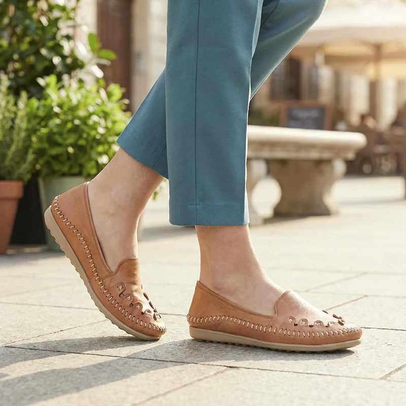 Leather Slip-On Pumps - GOKH29000 / 316 901 - Tan