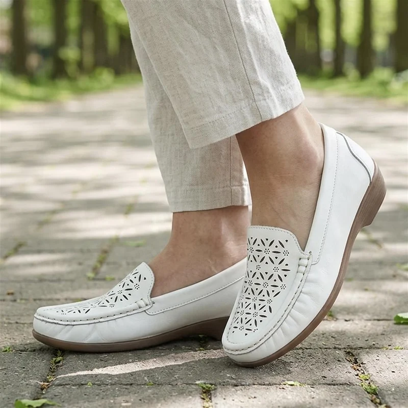 Leather Cut Out Detail Moccasin - MOEN43001 / 329 546 - White
