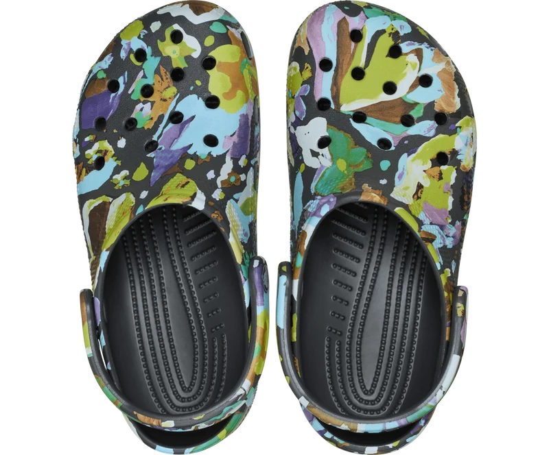 CROCS Unisex Klassischer Clog mit Blumenmuster | Schwarzer Sand