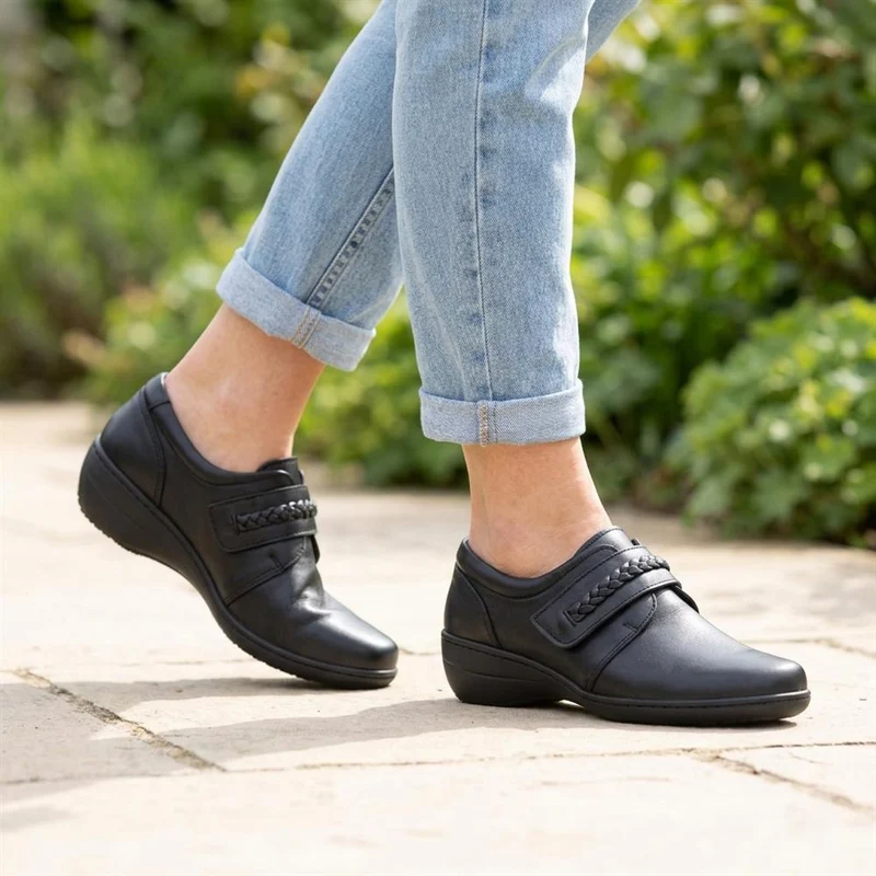 Loretta Leather Adjustable Fit Monk Shoes - HAK42019 / 328 600 - Black