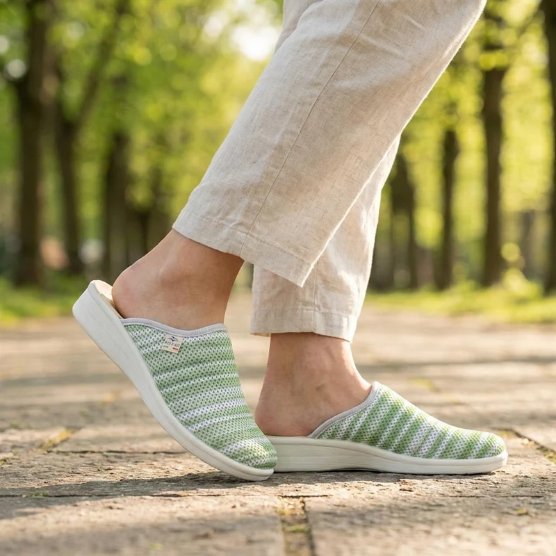 Fly Flot Wide Fit Anatomic Clogs - FLY35039 / 321 254 - Green
