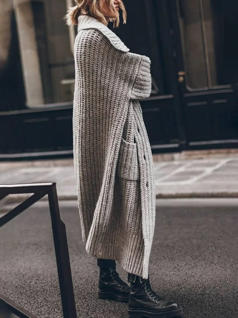 Lena | Damen Oversized Grobstrick-Cardigan mit Revers und Knopfleiste