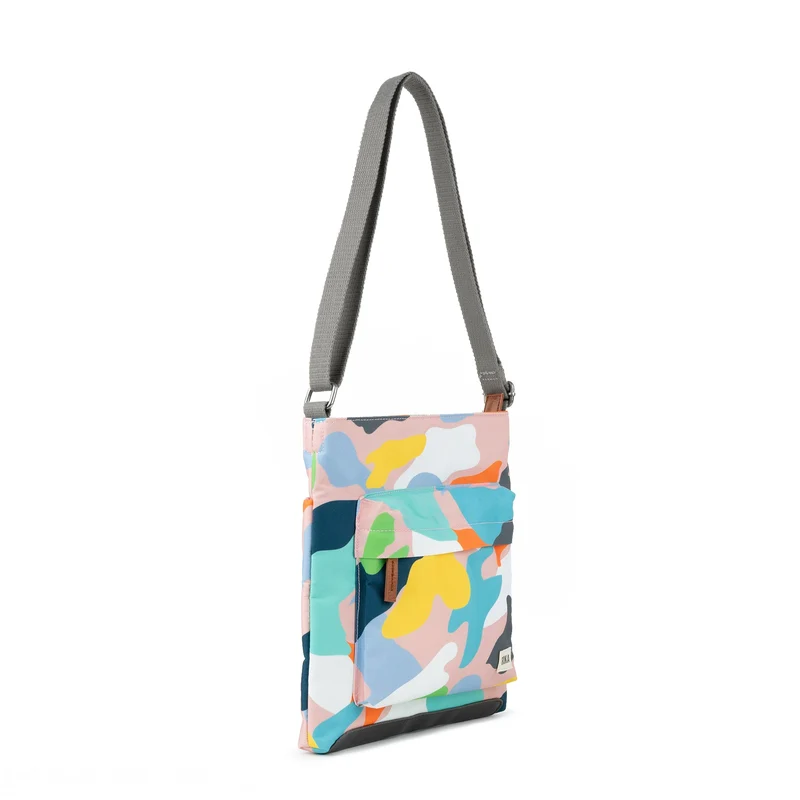 ROKA Kennington B Mellow Camo Medium Tasche aus recyceltem Canvas