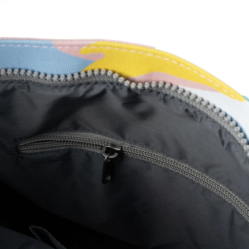 ROKA Kennington B Mellow Camo Medium Tasche aus recyceltem Canvas