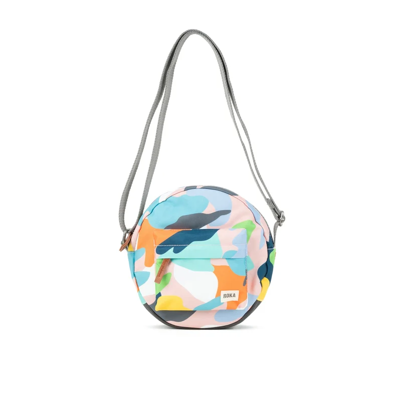 ROKA Paddington B Mellow Camo Kleine Tasche aus recyceltem Canvas