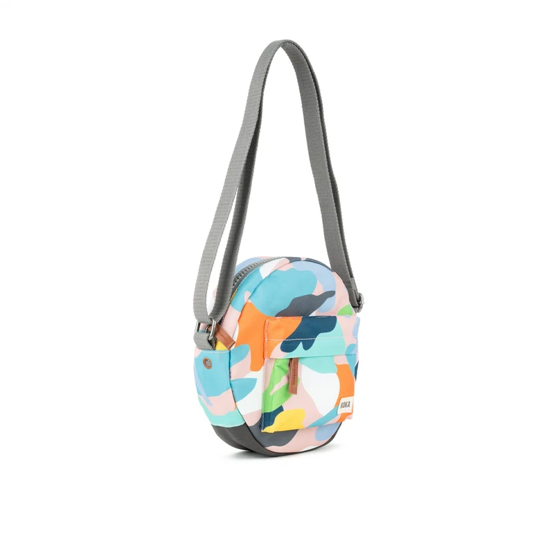ROKA Paddington B Mellow Camo Kleine Tasche aus recyceltem Canvas