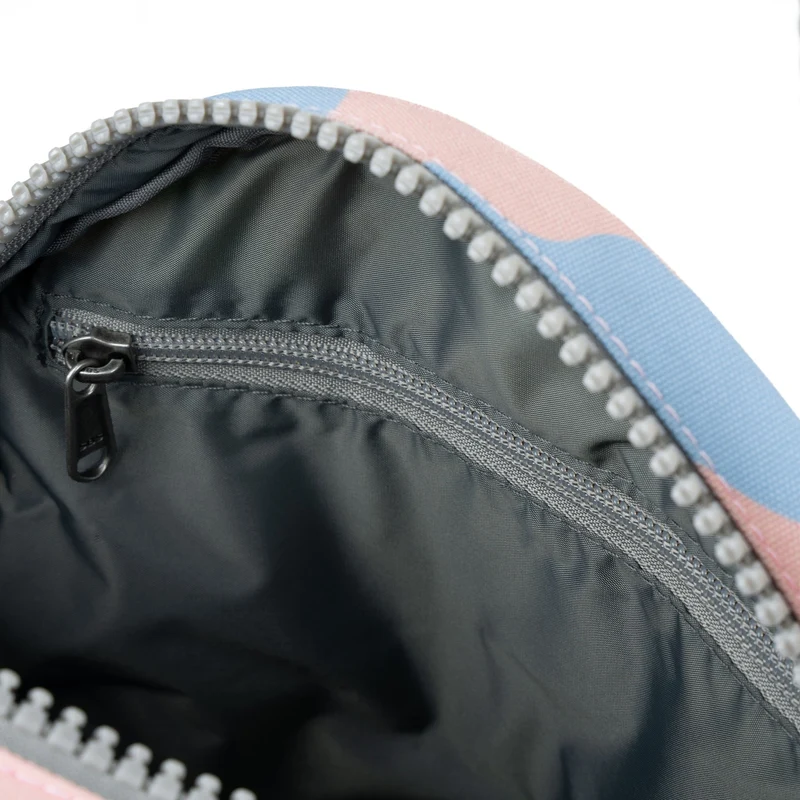 ROKA Paddington B Mellow Camo Kleine Tasche aus recyceltem Canvas