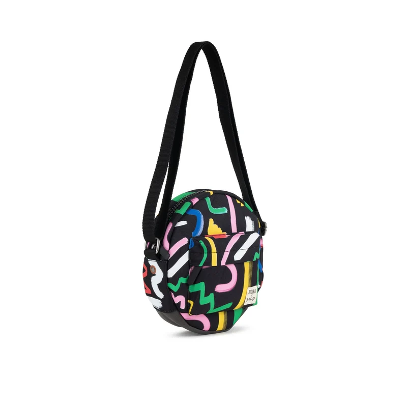 ROKA Paddington Kleine Tasche aus recyceltem Canvas mit Kritzelmuster