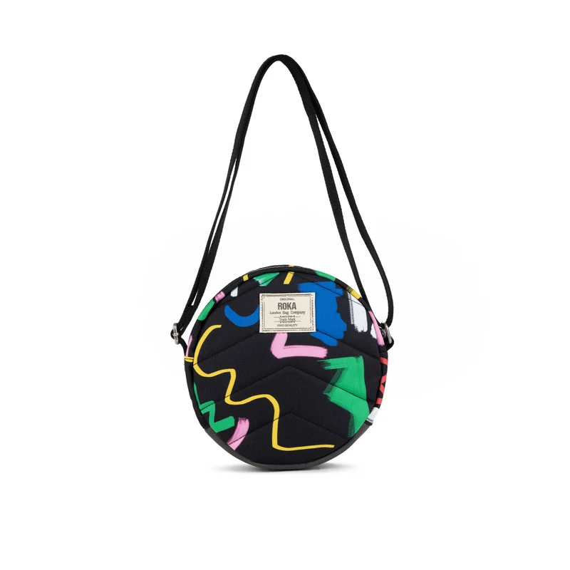 ROKA Paddington Kleine Tasche aus recyceltem Canvas mit Kritzelmuster
