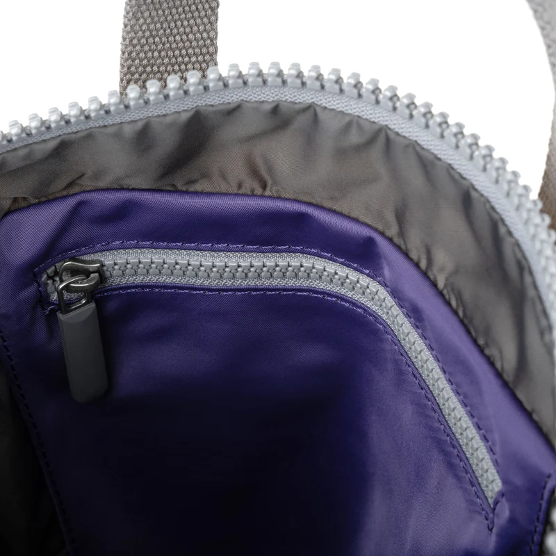 ROKA Kreativer Abfall Canfield B Kleine Tasche aus recyceltem Nylon, Edition 2