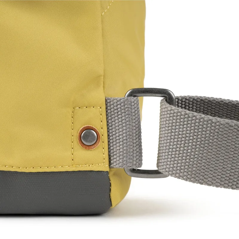 ROKA Bantry B Bamboo Kleine Tasche aus recyceltem Nylon