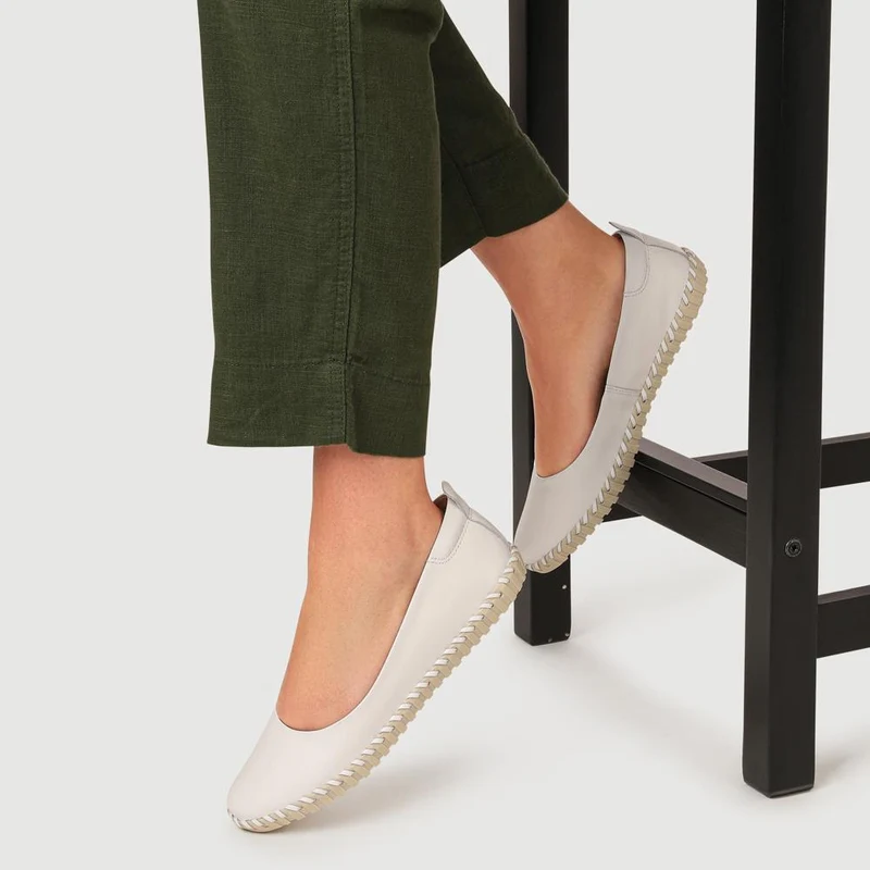 Lightweight Leather Pumps - BELBT41001 / 327 496 - White