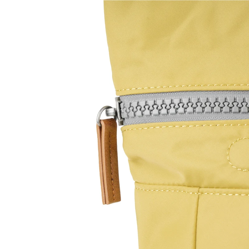 ROKA Canfield B Bambus-Tasche aus recyceltem Nylon, mittelgroß