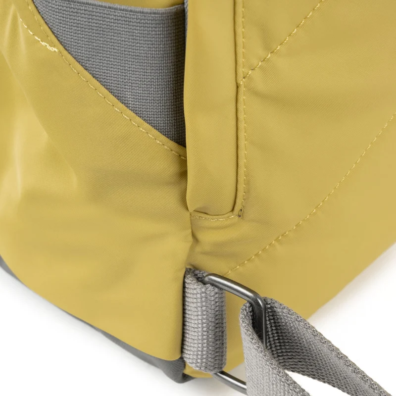 ROKA Canfield B Bambus-Tasche aus recyceltem Nylon, mittelgroß