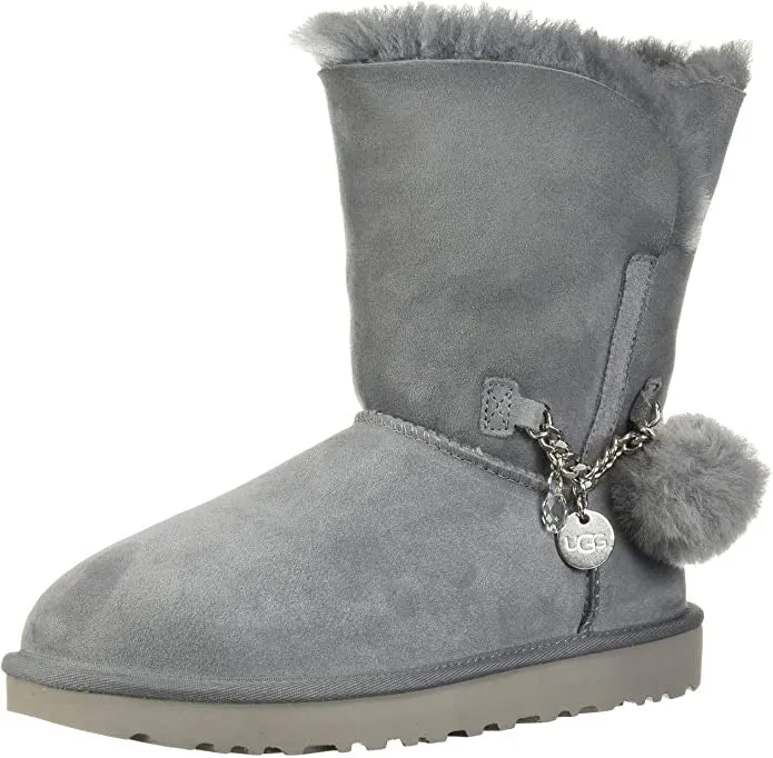 UGG - Klassischer kurzer Charm-Stiefel – Grau