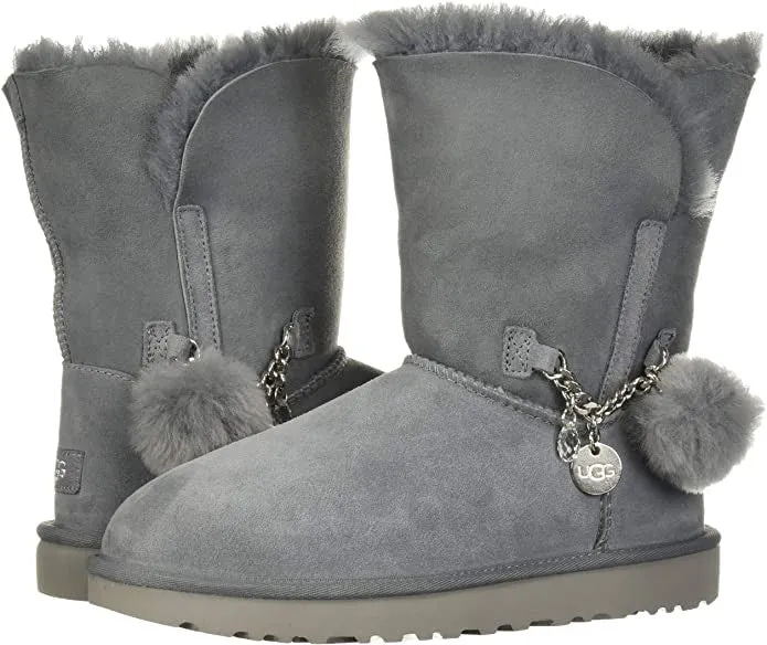 UGG - Klassischer kurzer Charm-Stiefel – Grau