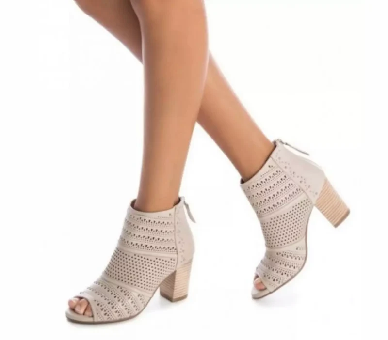 Carmela Damen-Stiefel aus perforiertem Leder mit hohem Absatz – Beige