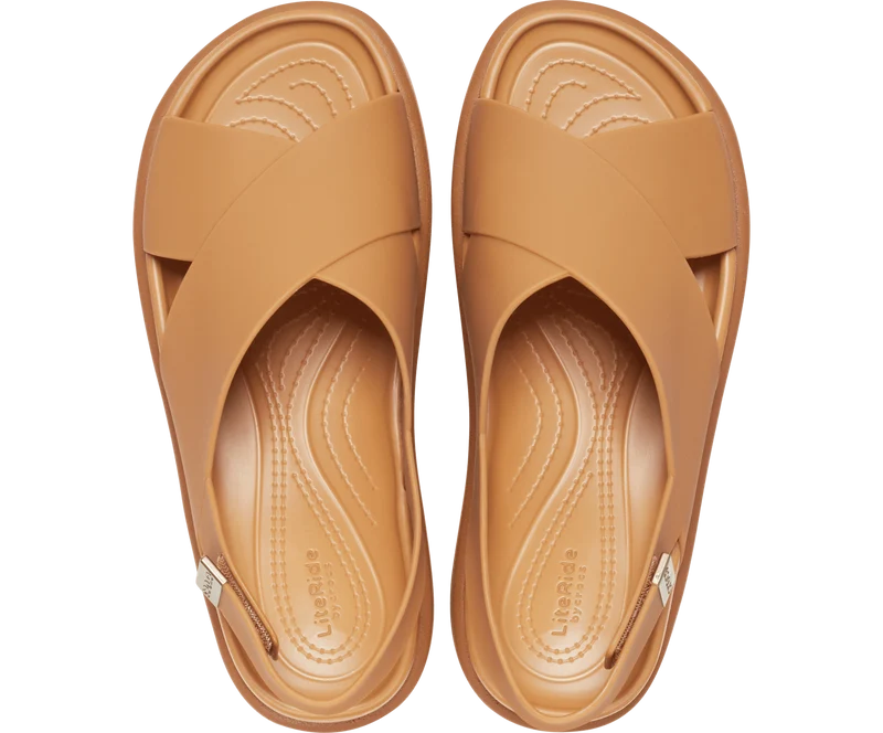 CROCS Brooklyn Luxe Sandale mit gekreuzten Riemen - Hellbraun