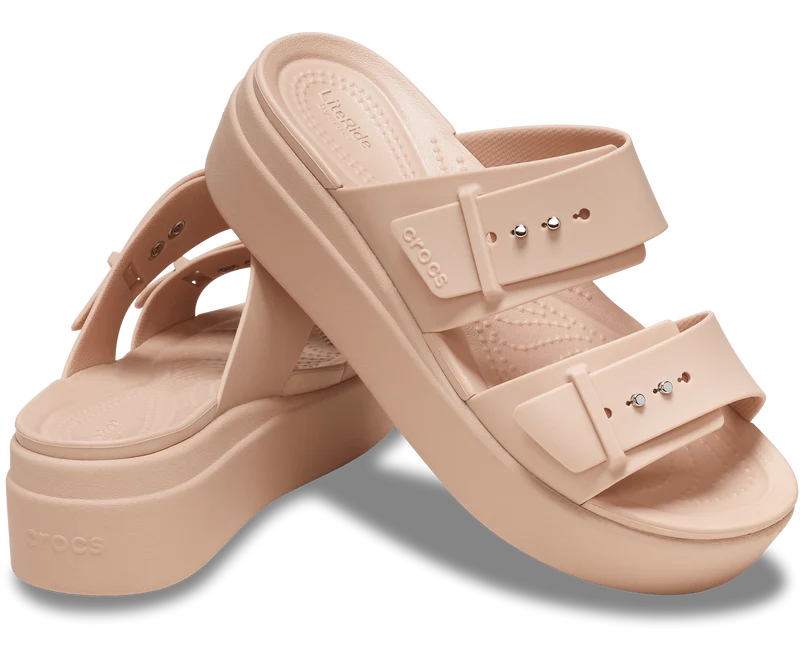 CROCS Unisex-Sandalen mit niedrigem Keilabsatz und Schnalle – Pink Clay