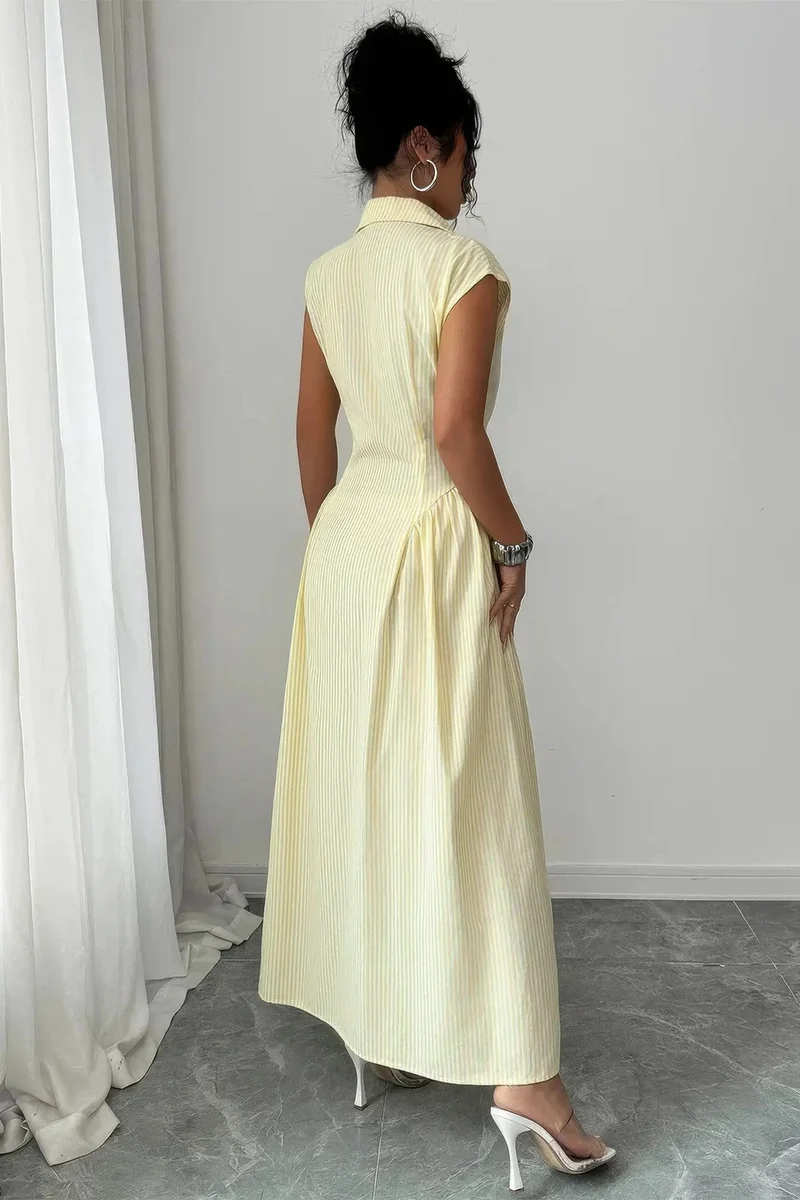 Damen langes Kleid mit Kragen kurzen Ärmeln und Taillenraffung