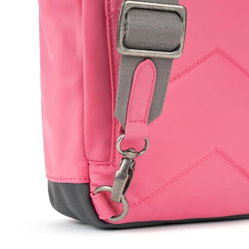 ROKA Willesden Große Tasche aus recyceltem Nylon – Barock