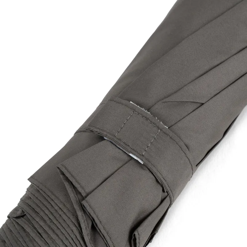 ROKA Waterloo Graphit-Regenschirm aus recyceltem Nylon