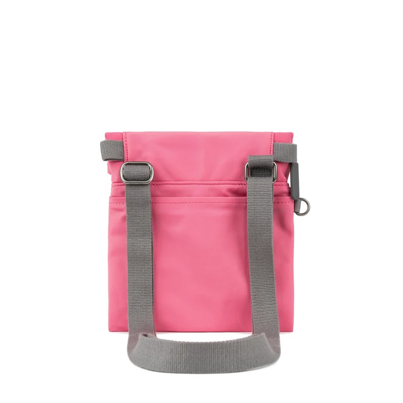 ROKA Kleine Stratford-Tasche aus recyceltem Nylon – Barock