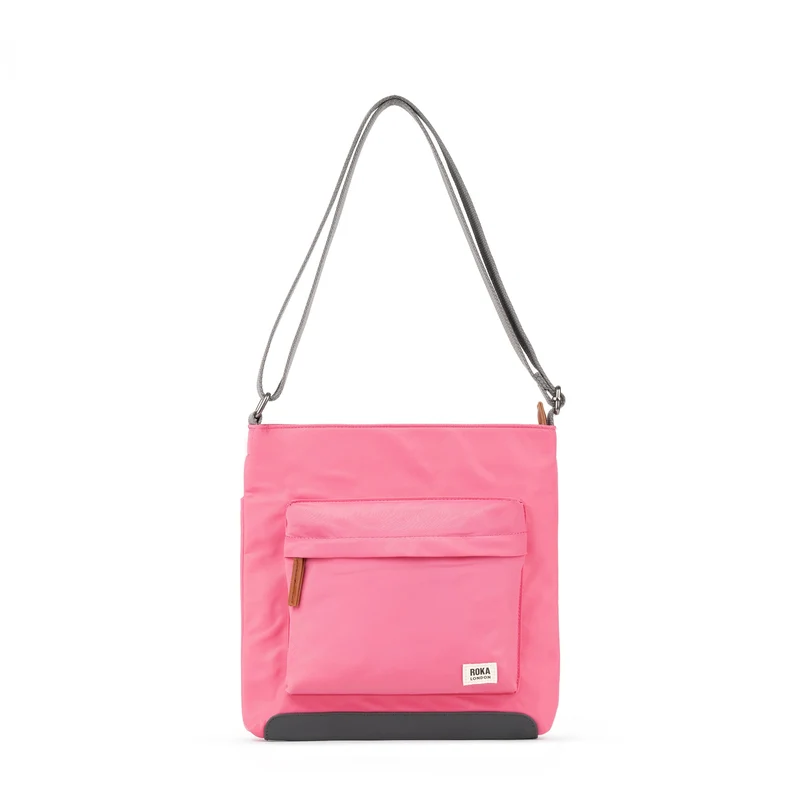 ROKA Kennington Mittelgroße Tasche aus recyceltem Nylon – Barock