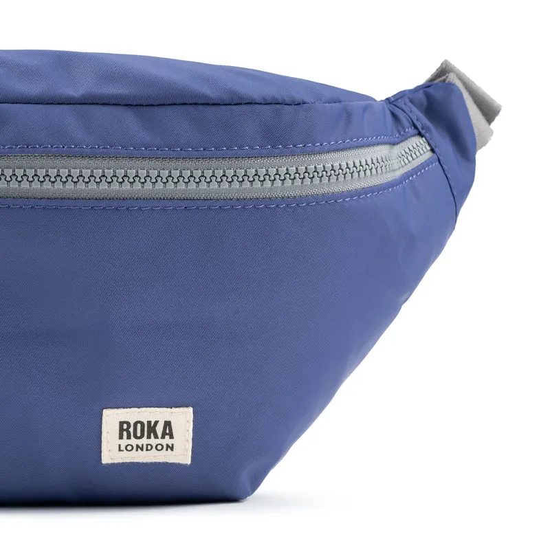 ROKA Jubilee Medium Tasche aus recyceltem Nylon – Indigo