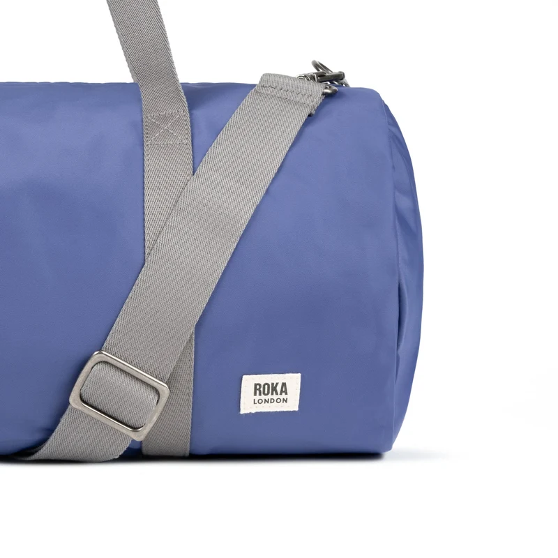 ROKA City Medium Tasche aus recyceltem Nylon – Indigo