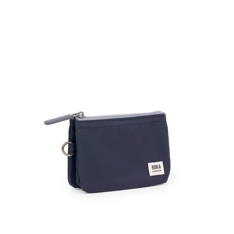 ROKA Carnaby Kleine Handtasche aus recyceltem Nylon-Ripstop, Mitternachtsblau