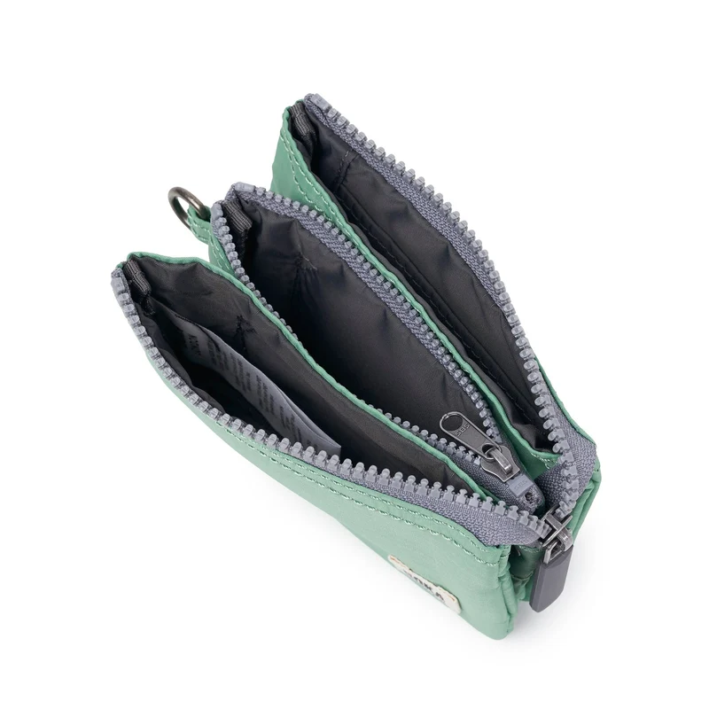 ROKA Carnaby Kleine Matcha-Geldbörse aus recyceltem Nylon-Ripstop