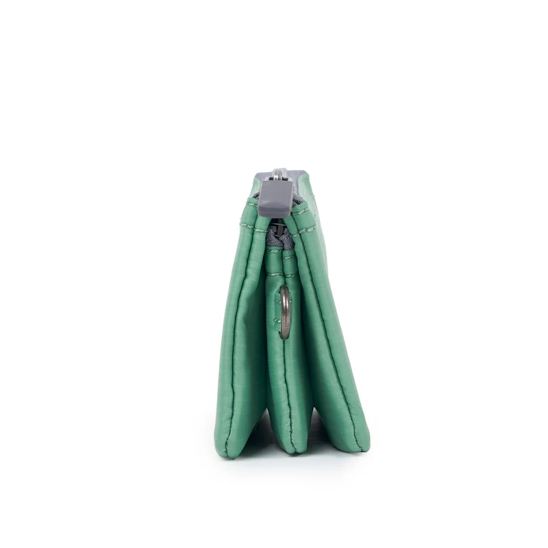 ROKA Carnaby Kleine Matcha-Geldbörse aus recyceltem Nylon-Ripstop