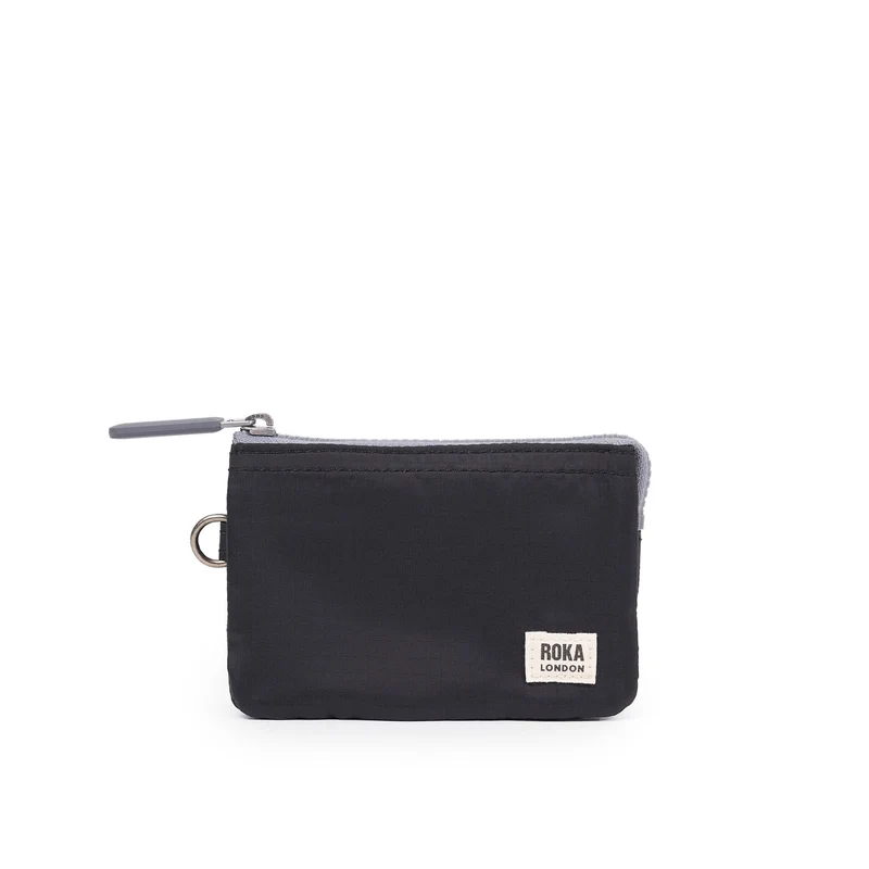 ROKA Carnaby Schwarze kleine Handtasche aus recyceltem Nylon-Ripstop