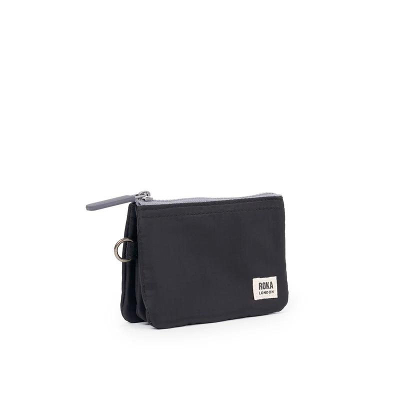 ROKA Carnaby Schwarze kleine Handtasche aus recyceltem Nylon-Ripstop