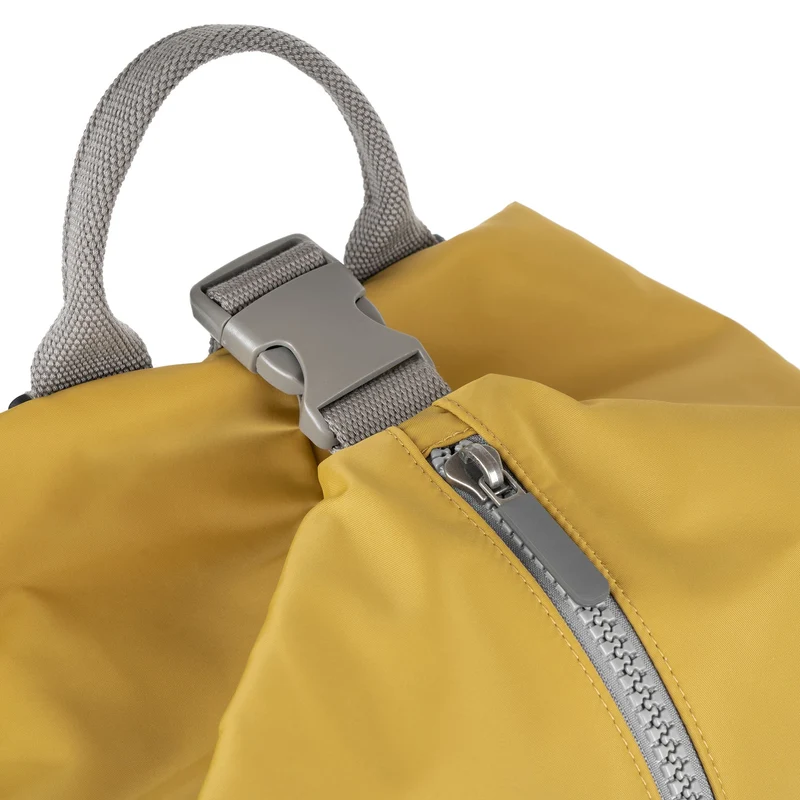 ROKA Heathrow Große Tasche aus recyceltem Canvas - Mais