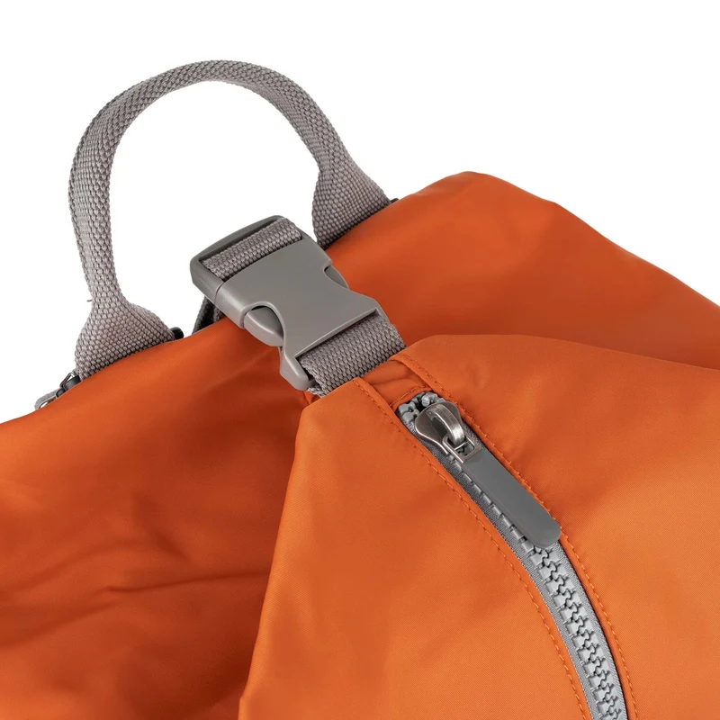 ROKA Heathrow Große Tasche aus recyceltem Canvas - Gebranntes Orange