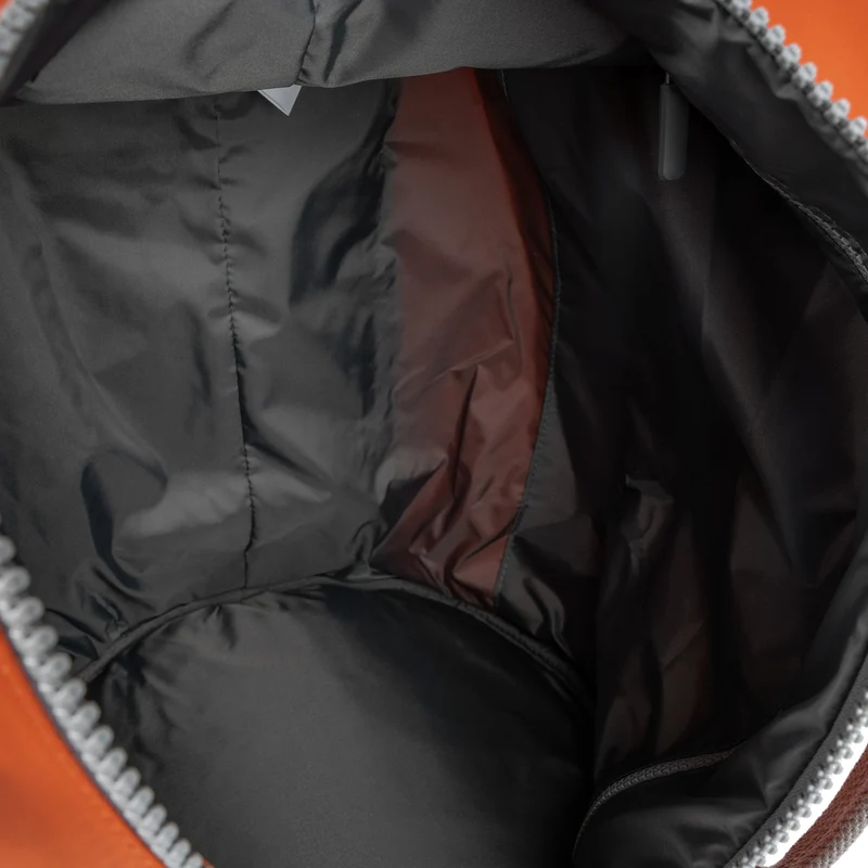 ROKA Heathrow Große Tasche aus recyceltem Canvas - Gebranntes Orange