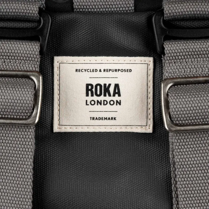 ROKA Heathrow Große Tasche aus recyceltem Canvas - Asche
