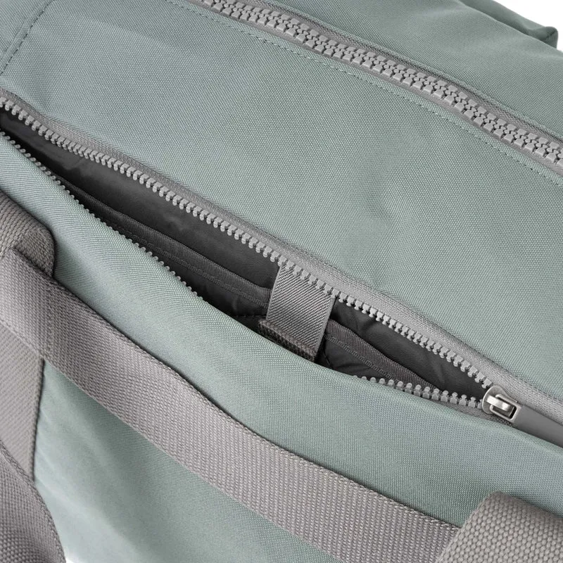 ROKA Gatwick Mittelgroße Tasche aus recyceltem Canvas - Zinn