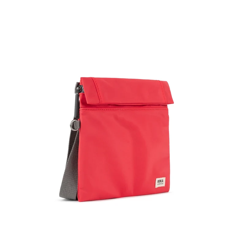 ROKA Kleine Stratford-Tasche aus recyceltem Nylon - Mohnblume
